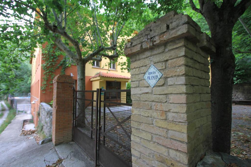 Alberg Roques Blanques Ribes De Freser Εξωτερικό φωτογραφία
