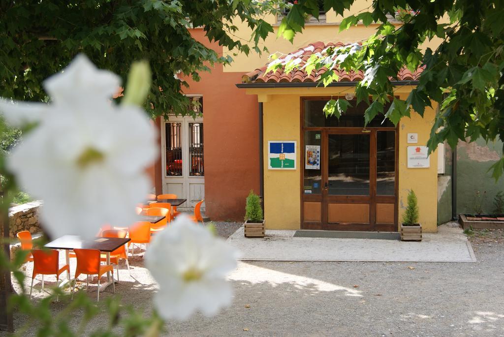 Alberg Roques Blanques Ribes De Freser Εξωτερικό φωτογραφία